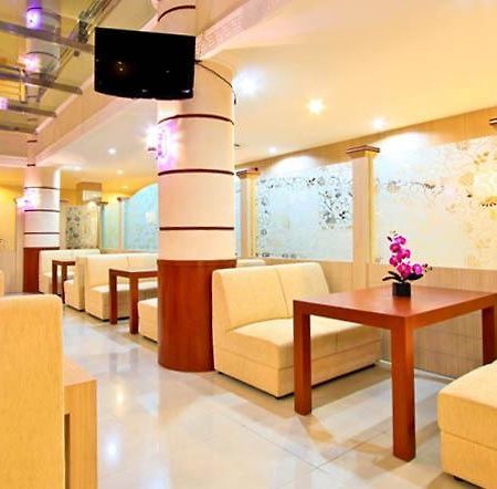 Hotel Marina Ambon Buitenkant foto